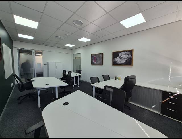 53M² SERVICED OFFICE TO LET IN SANDTON CENTRAL